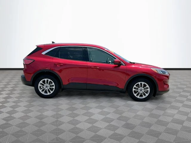 Used 2021 Red Ford SE image 4