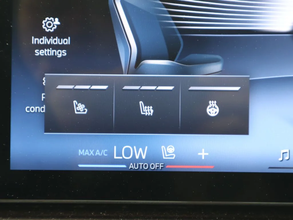 Used 2025 Black BMW xDrive40i image 38