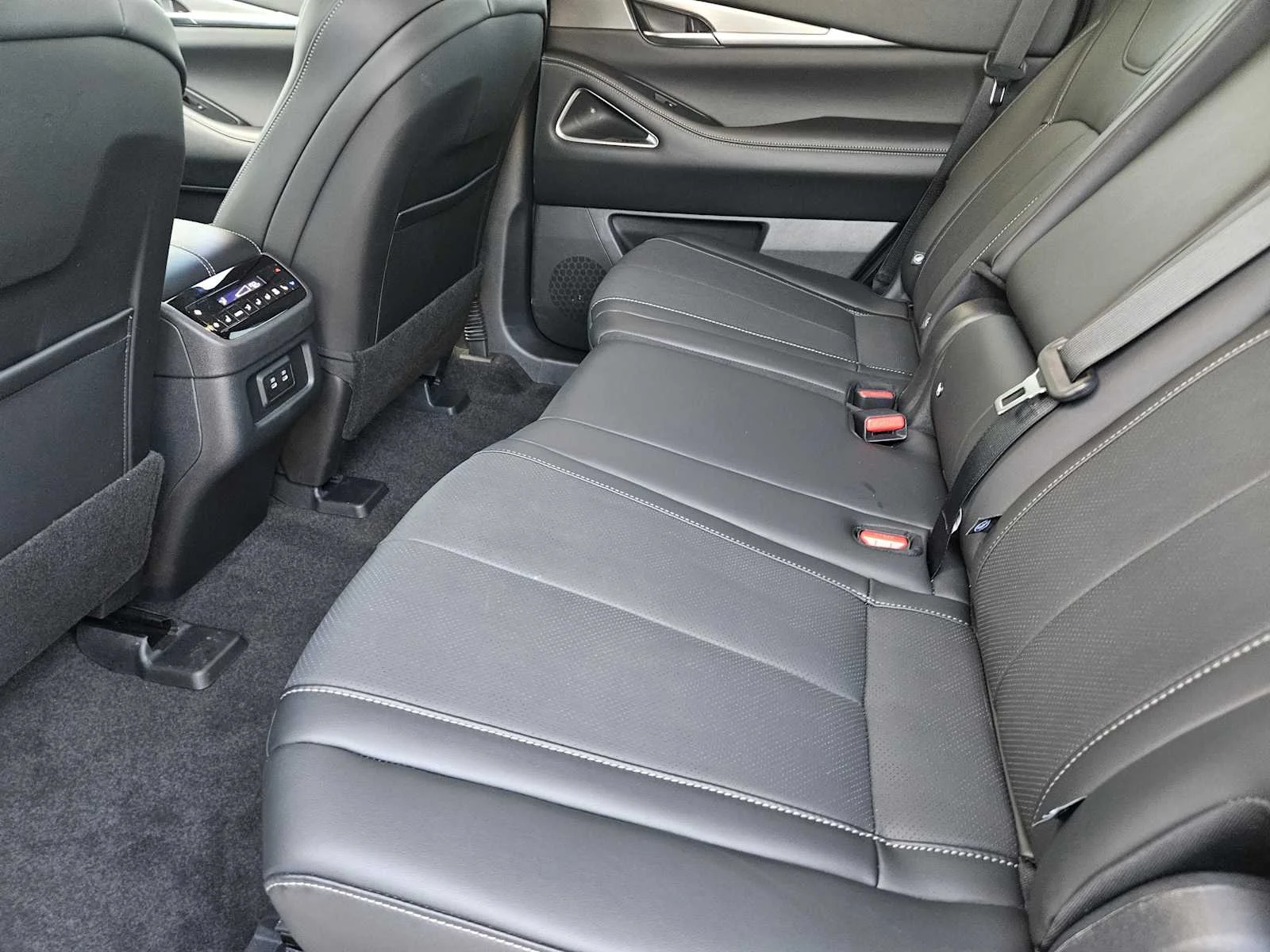 Certified Used 2027 Radiant White INFINITI LUXE image 24