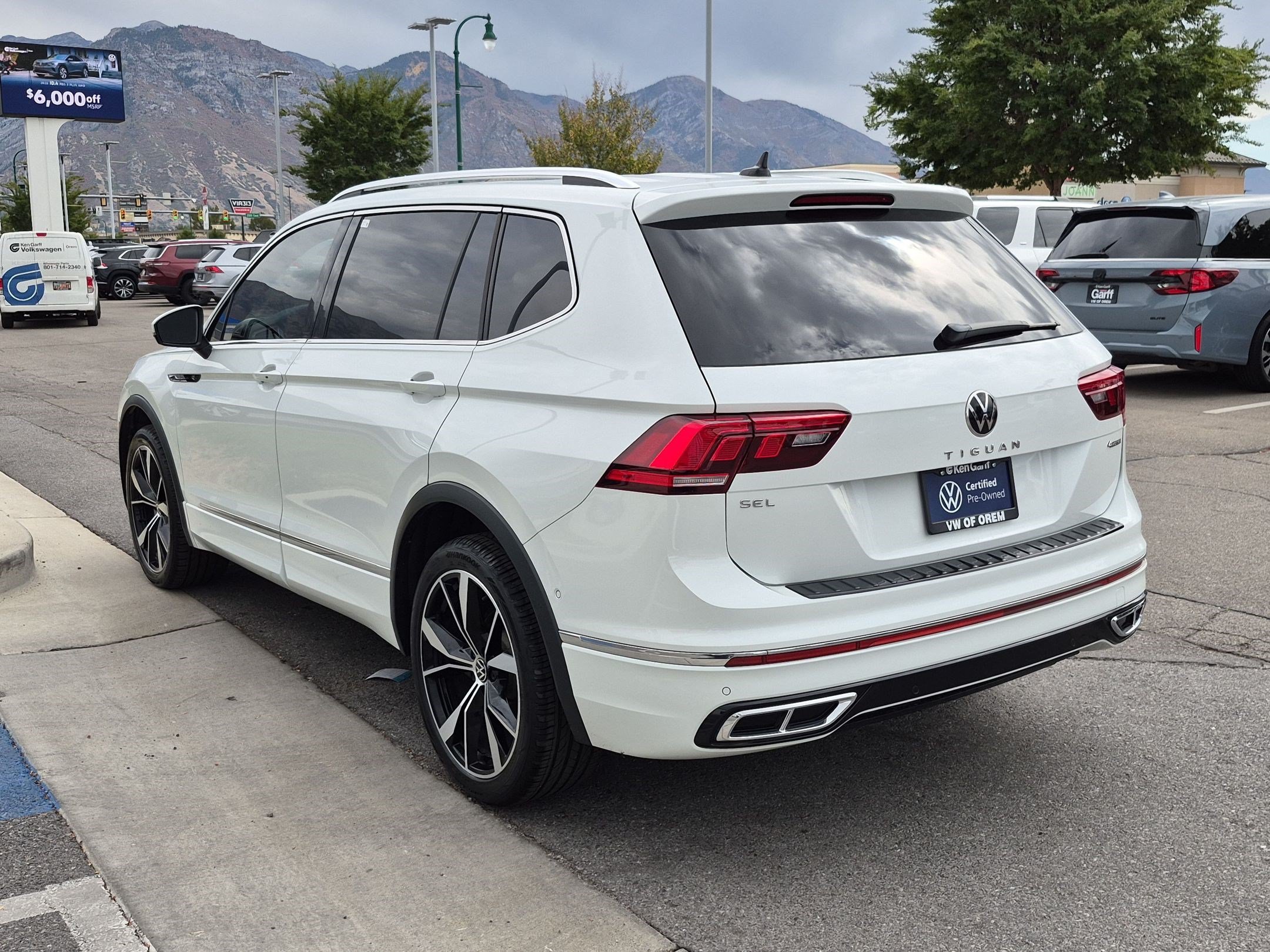Used 2022 Pure White Volkswagen SEL R-Line image 5