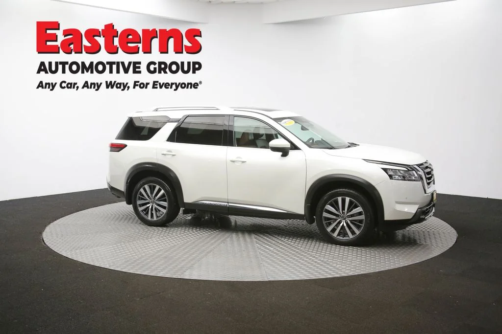 Used 2022 White Nissan Platinum image 51