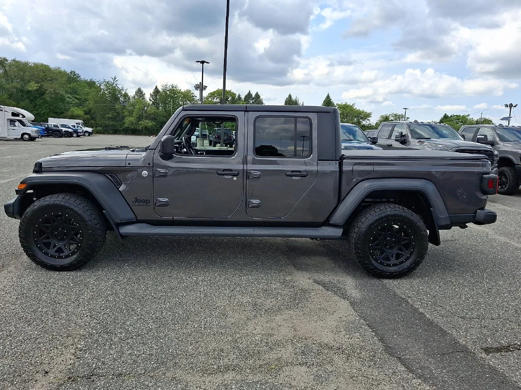 Used 2020 Granite Crystal Metallic Clearcoat Jeep Sport S image 7