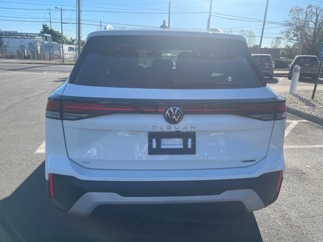 Used 2025 White Volkswagen 2.0T SE image 7