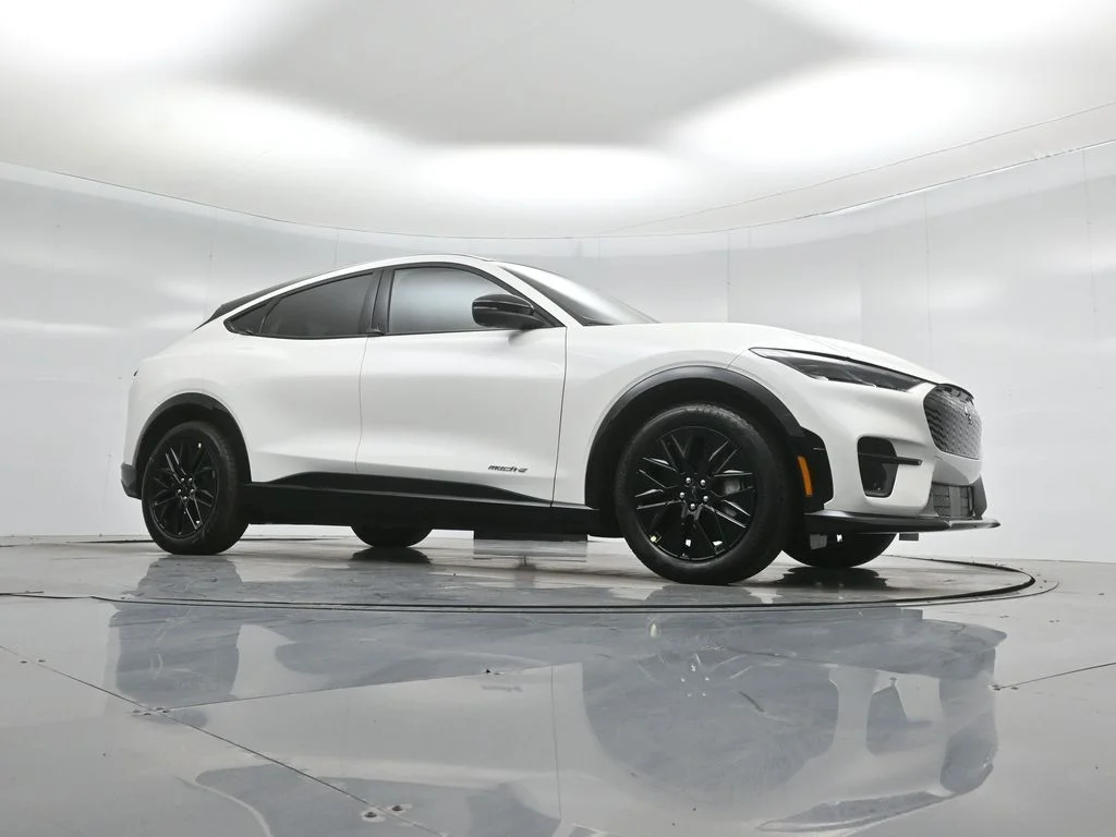 New 2026 Star White Metallic Tri-coat Ford Premium image 3