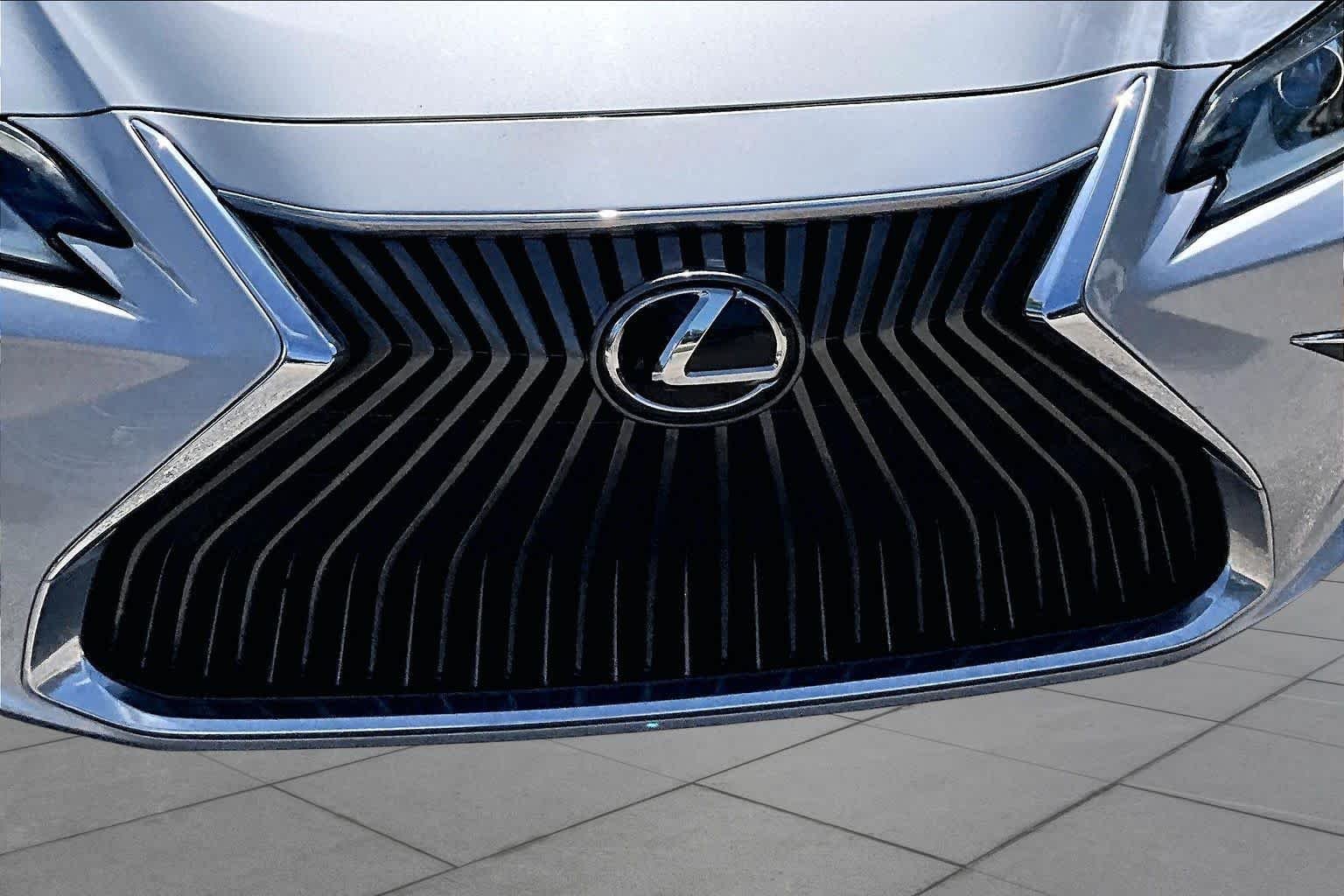 Used 2019 Silver Lining Metallic Lexus  image 30