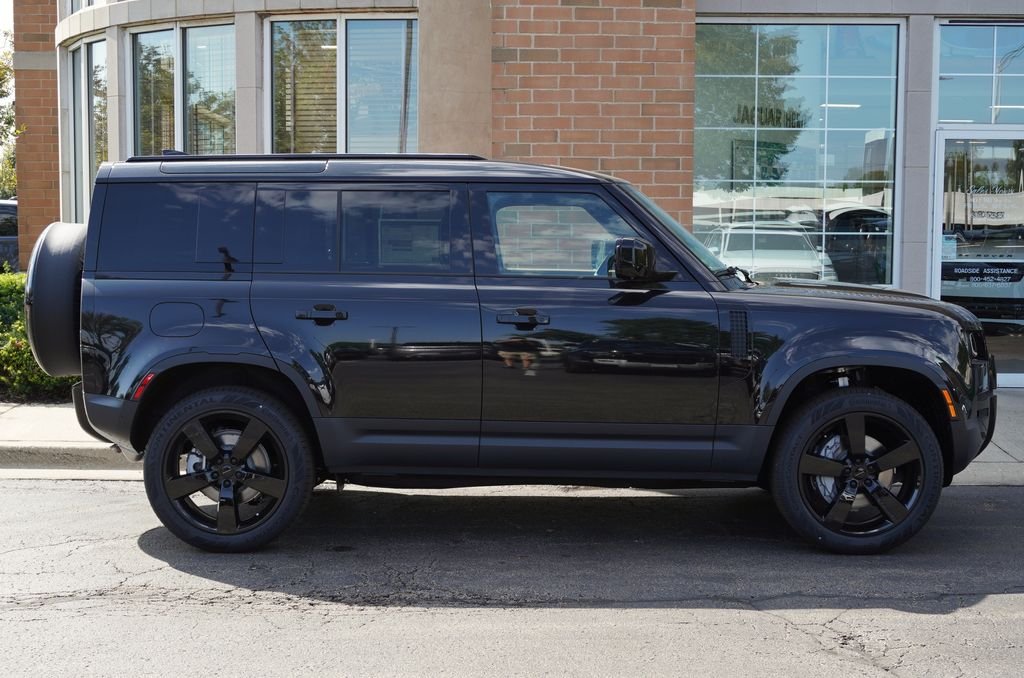 New 2026 Santorini Black Land Rover S image 7