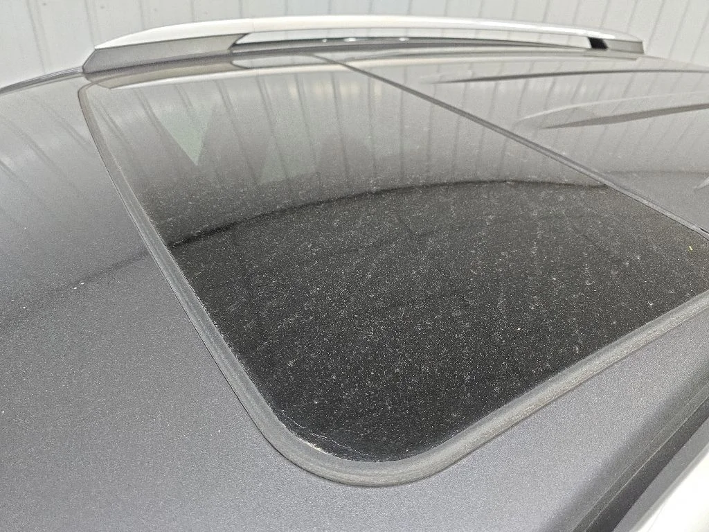 Used 2018 Gray Toyota XLE image 11
