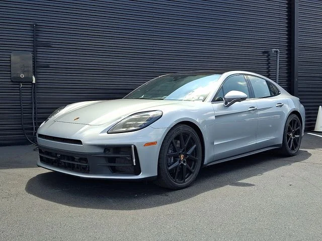 2026 Porsche Panamera 4