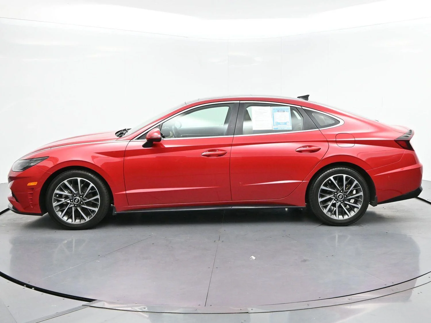 Used 2021 Calypso Red Hyundai Limited image 4
