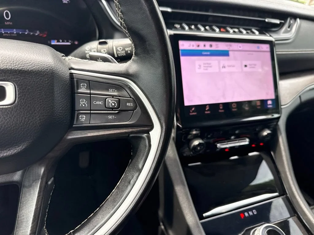 Used 2022  Jeep Limited image 18