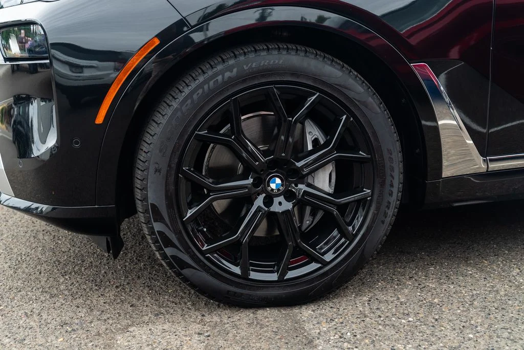 Used 2023 Black BMW xDrive40i image 4