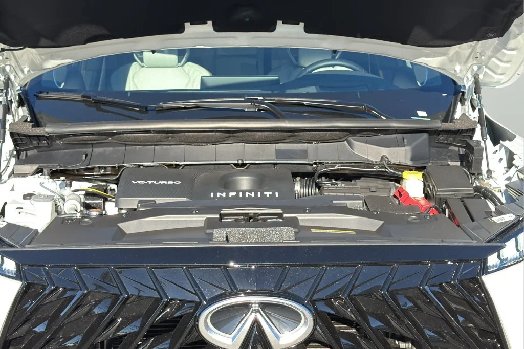 New 2027 2T RAD WHT INFINITI Autograph AWD image 9