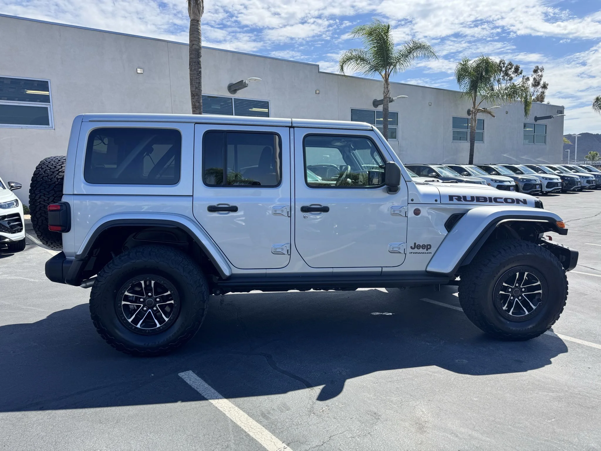 Used 2024 Silver Zynith Clearcoat Jeep Rubicon X image 8