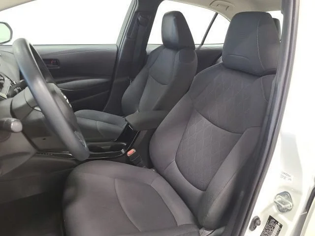 Used 2022 White Toyota LE image 17