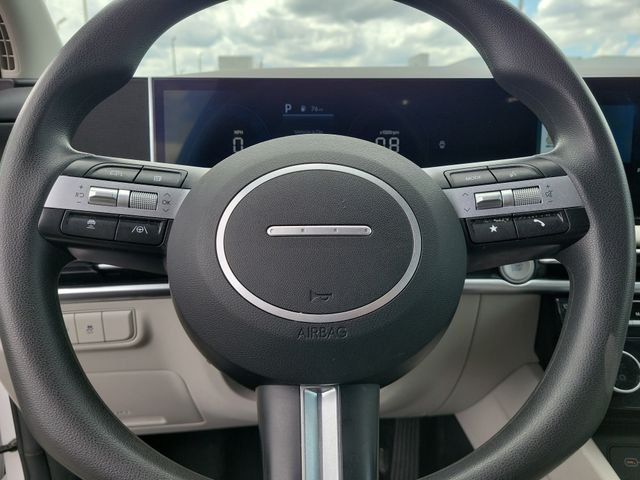 Used 2025 White Hyundai SEL image 17