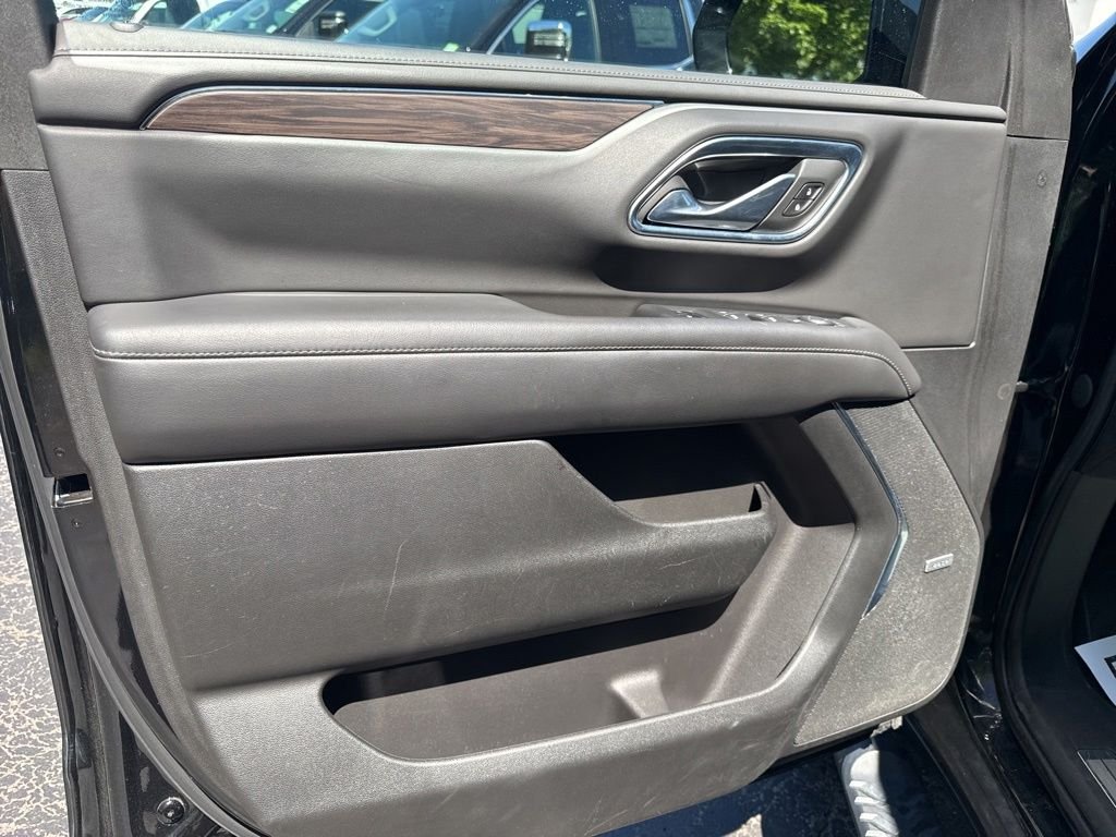 Used 2021 Black Chevrolet Z71 image 22