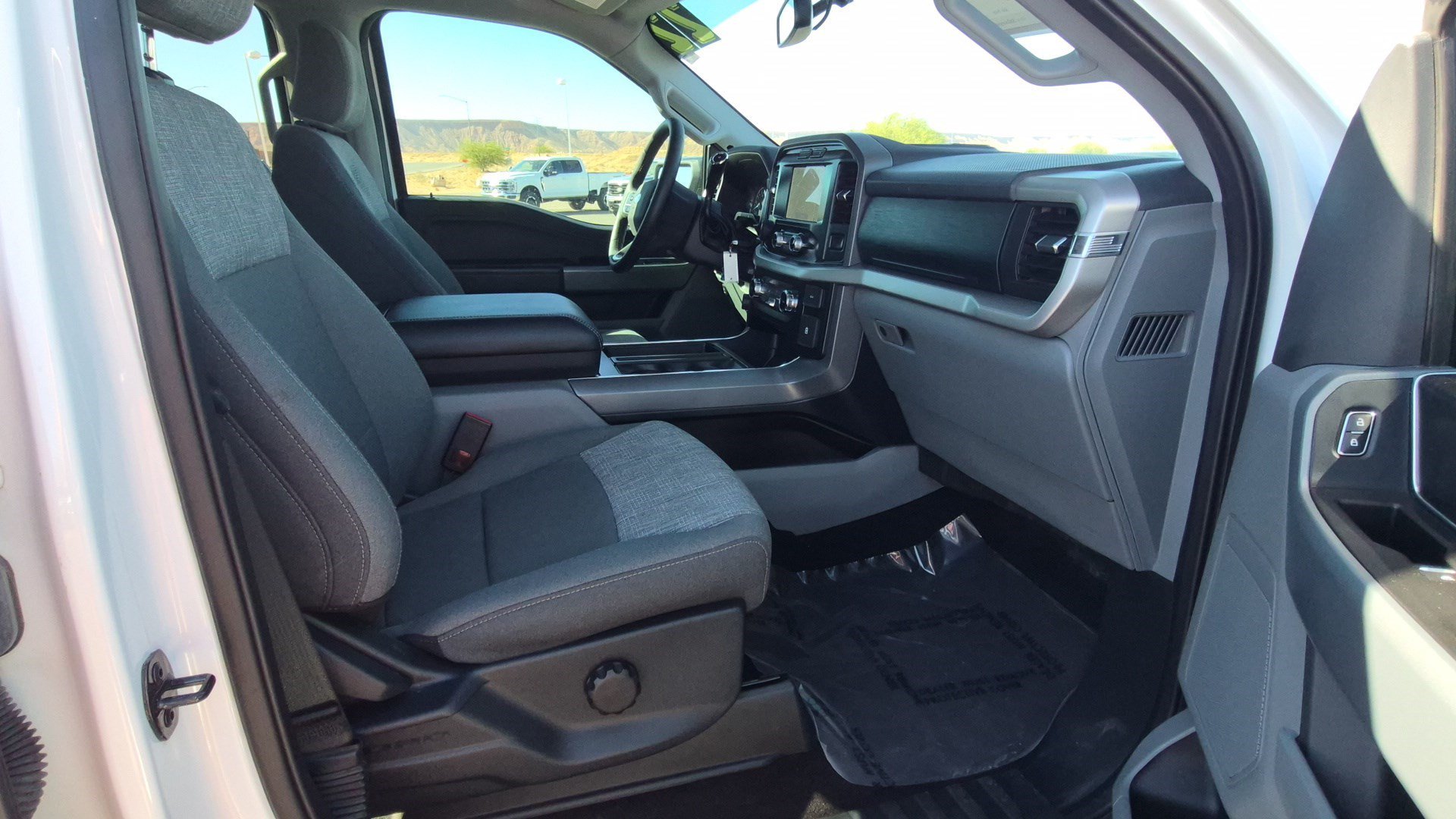 Used 2022 Oxford White Ford XLT image 29