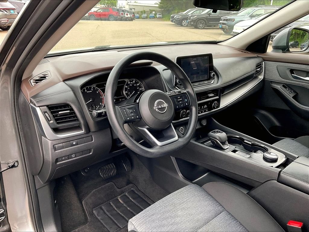 Used 2023 Gray Nissan SV image 8