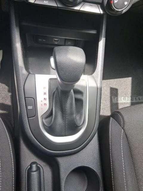 Used 2024 White Kia LXS image 11