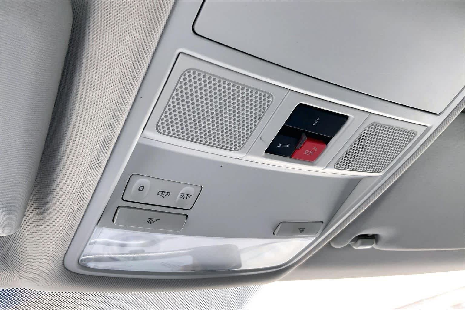 Used 2014 Reflex Silver Metallic Volkswagen SE image 27