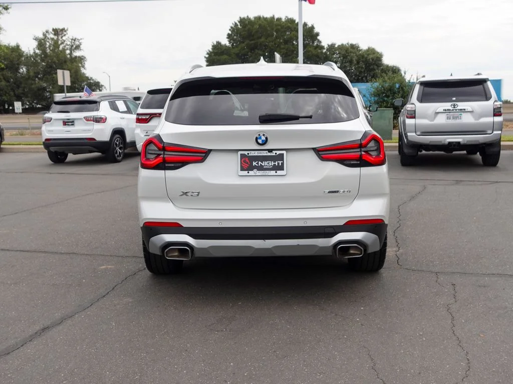 Used 2023 White Metallic BMW sDrive30i image 7