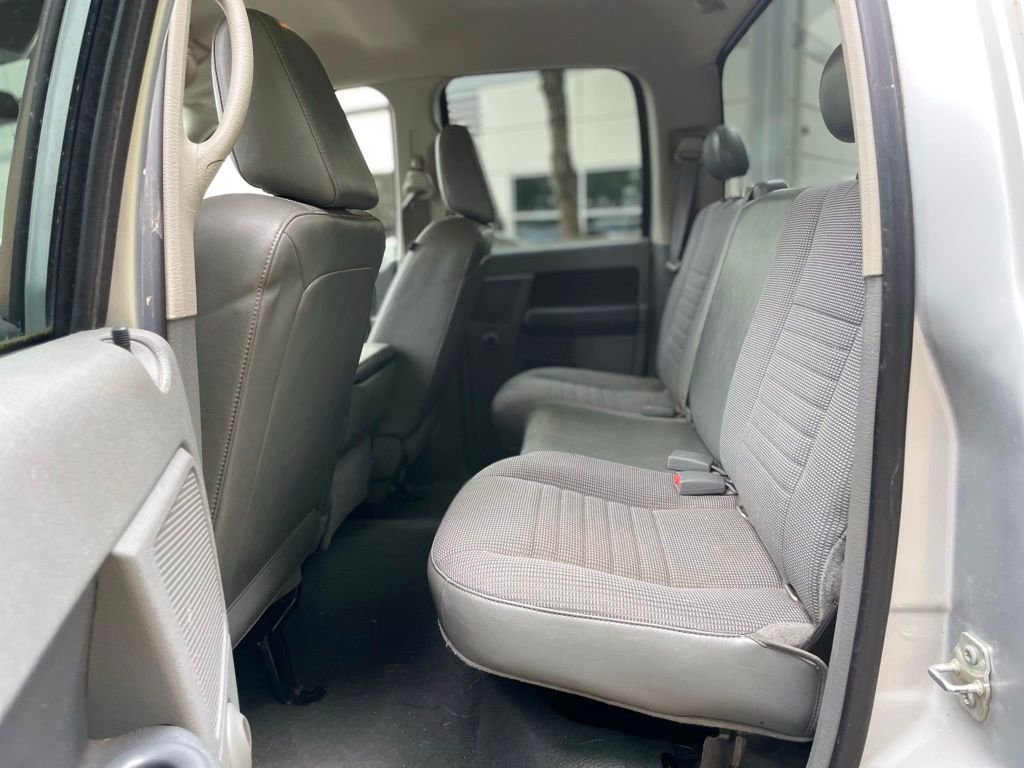 Used 2008 Bright Silver Metallic Clearcoat Dodge ST image 16