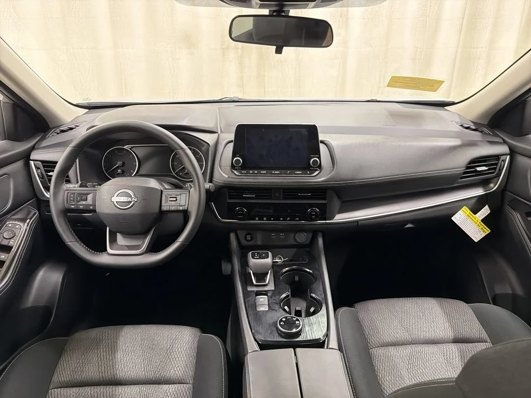 2025 Nissan Rogue SV - Photo 12