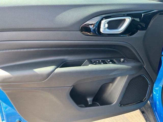 New 2026 Hydro Blue Pearlcoat Jeep Latitude image 10