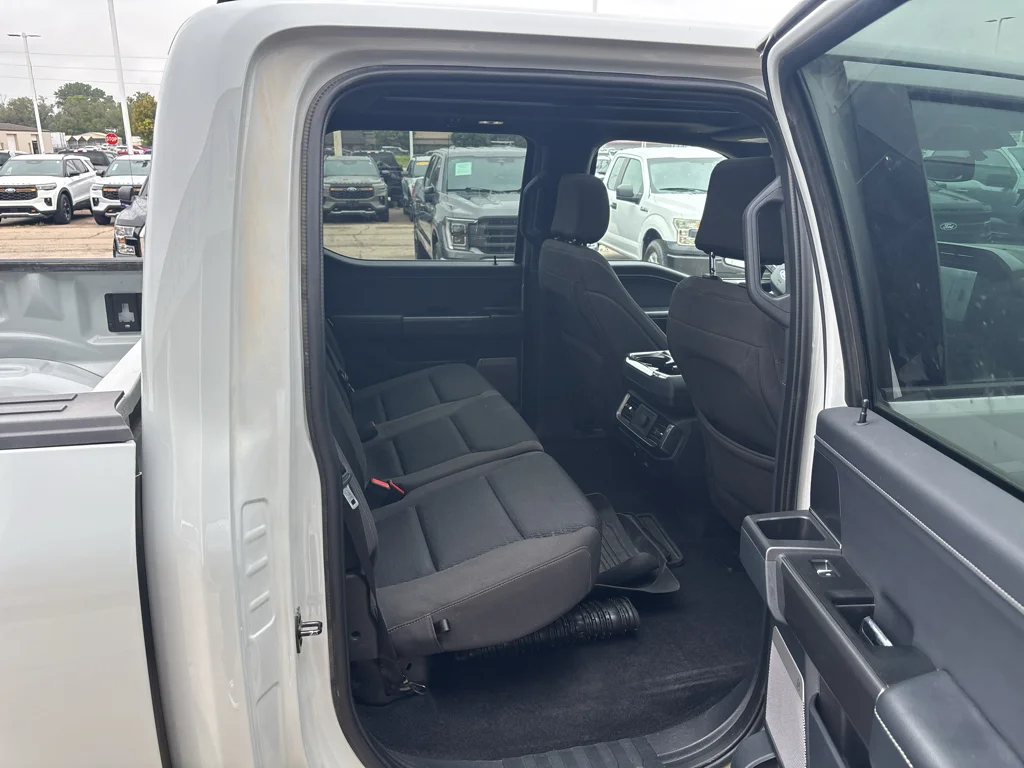 Used 2023 Avalanche Ford XLT image 7