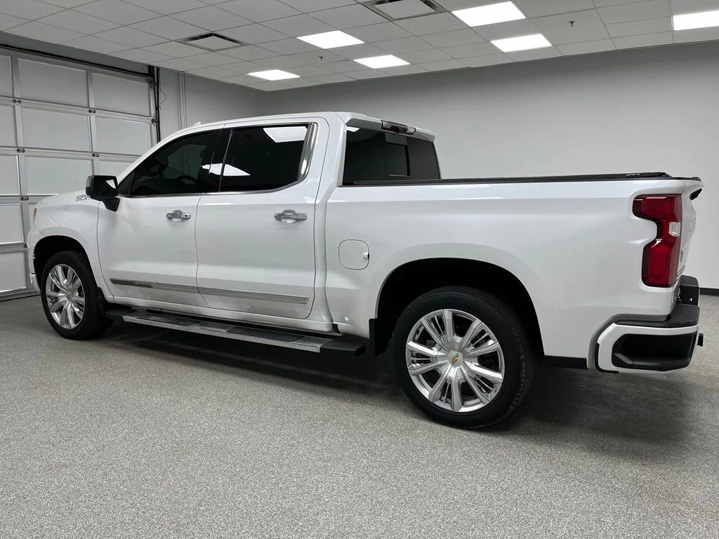 Used 2022 Beige Chevrolet High Country image 7
