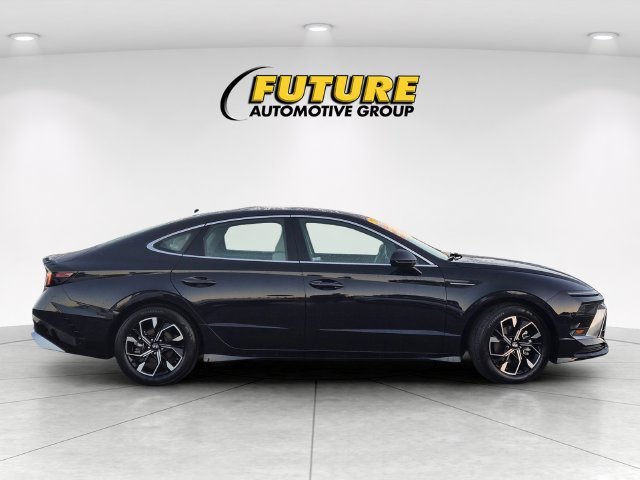 Used 2025 Blue Hyundai SEL image 3