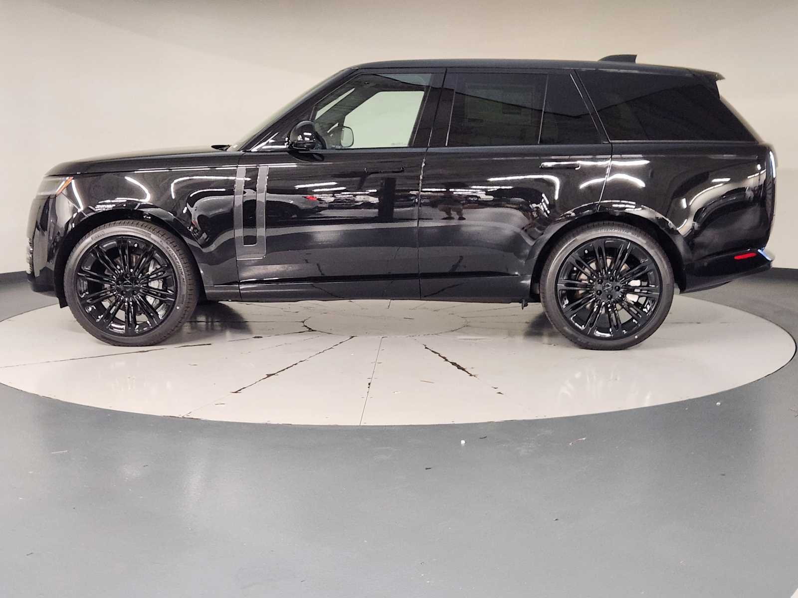 New 2026 Santorini Black Metallic Land Rover SE - P400 SWB image 5