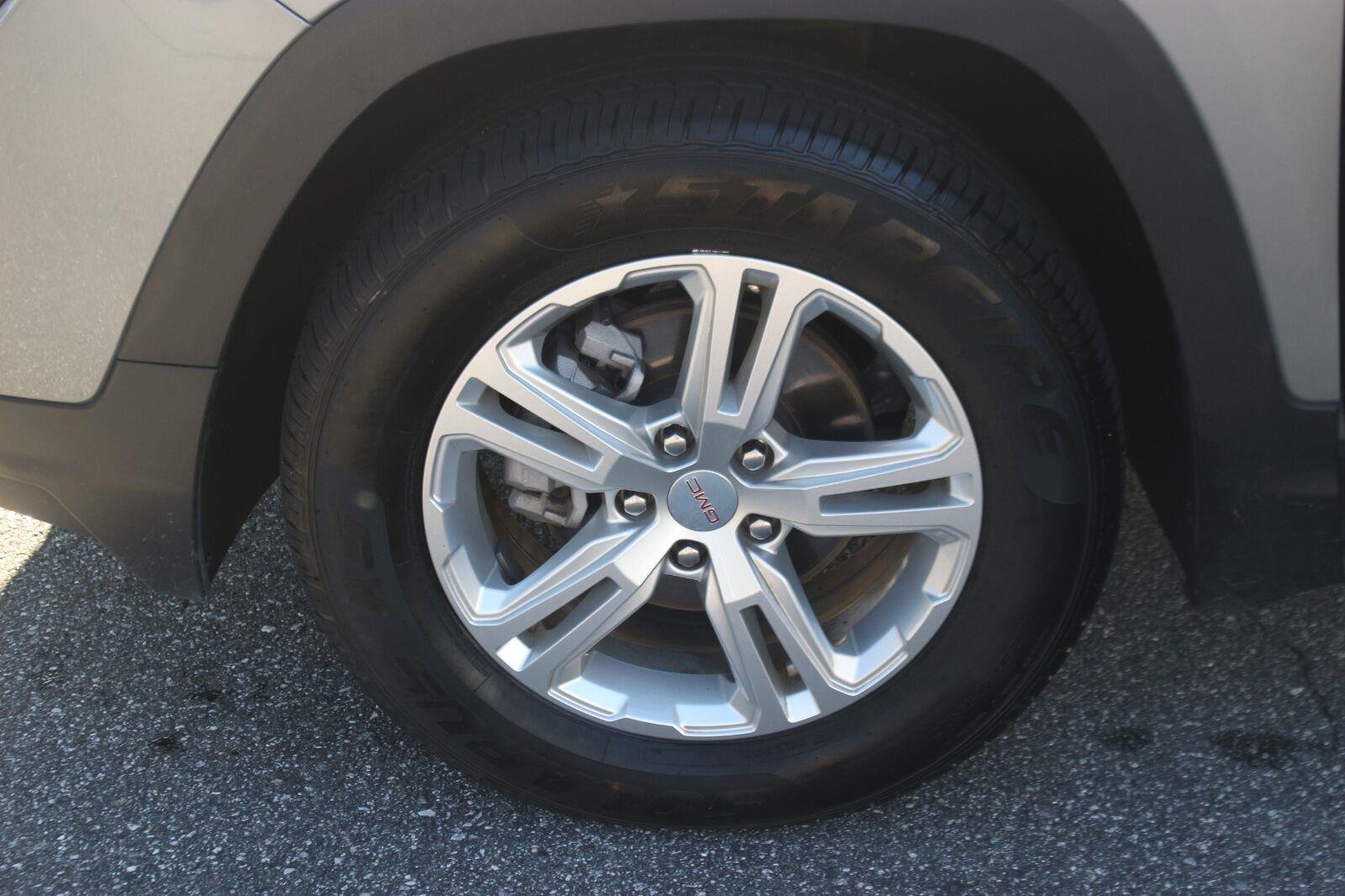 Used 2024 Sterling Metallic GMC SLE image 40