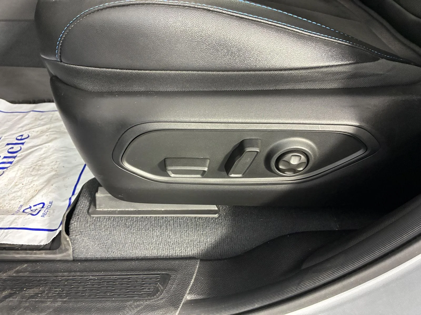 Used 2023 Silver Zynith Jeep Trailhawk image 26
