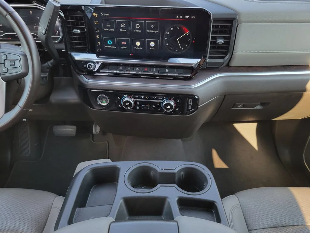 Used 2024 Summit White GMC SLT image 18