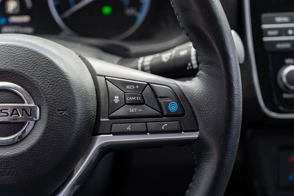Used 2018 Blue Nissan SL image 14