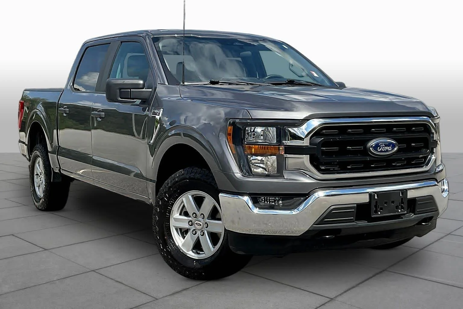 Used 2023 Carbonized Gray Metallic Ford XLT image 3