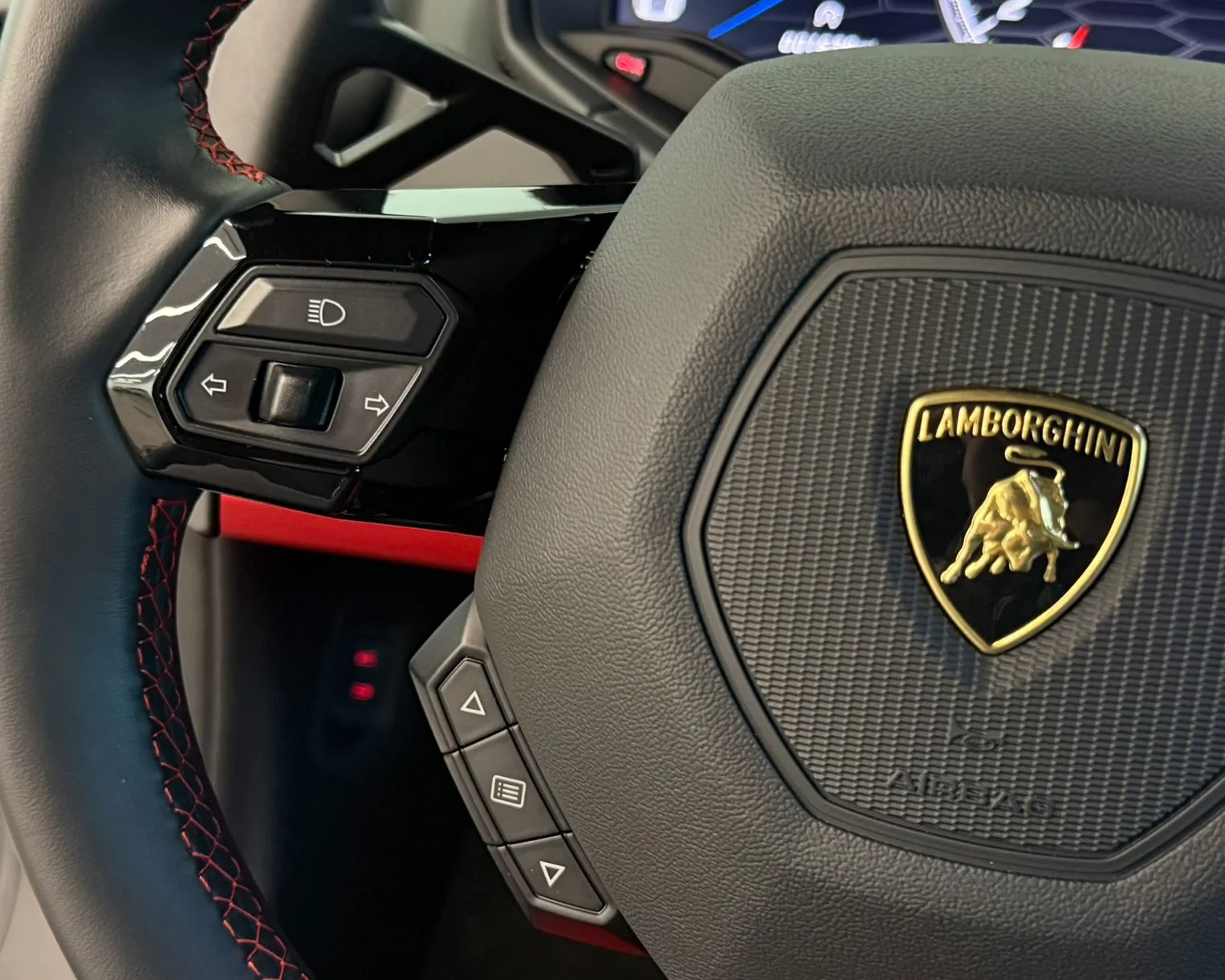 Used 2022  Lamborghini Base image 21