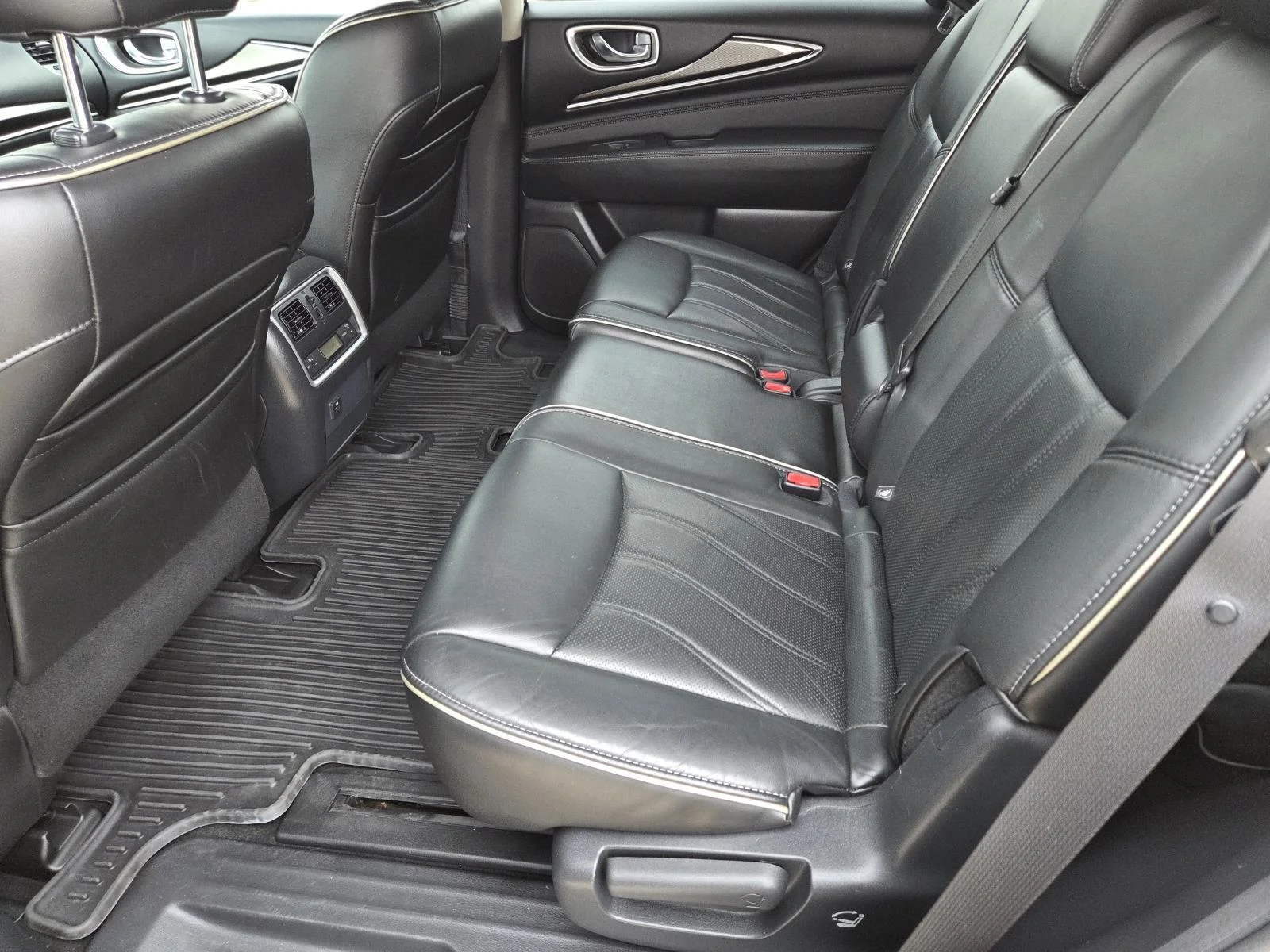 Used 2016 Liquid Platinum INFINITI  image 32