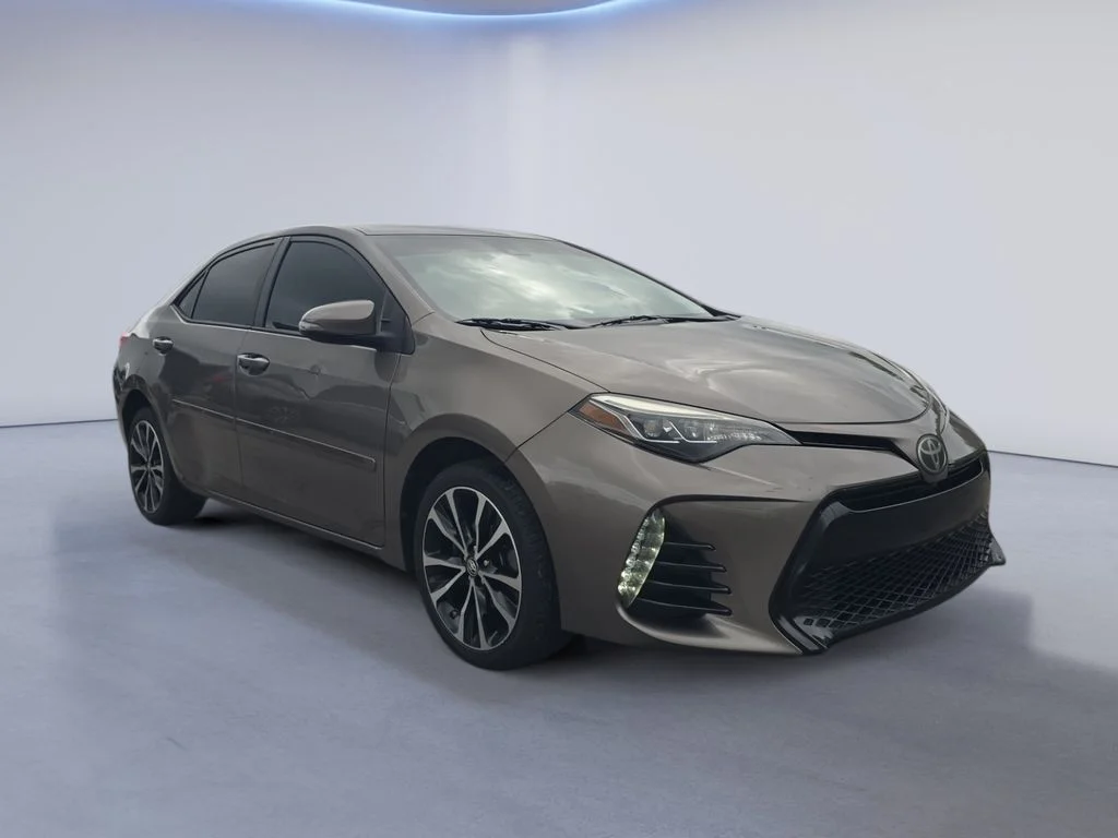 Used 2018 Falcon Gray Metallic Toyota SE image 9