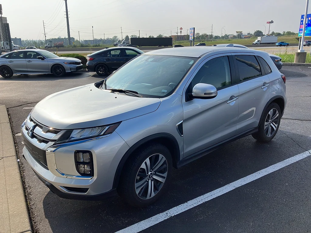 Used 2024 Alloy Silver Metallic Mitsubishi SE image 6