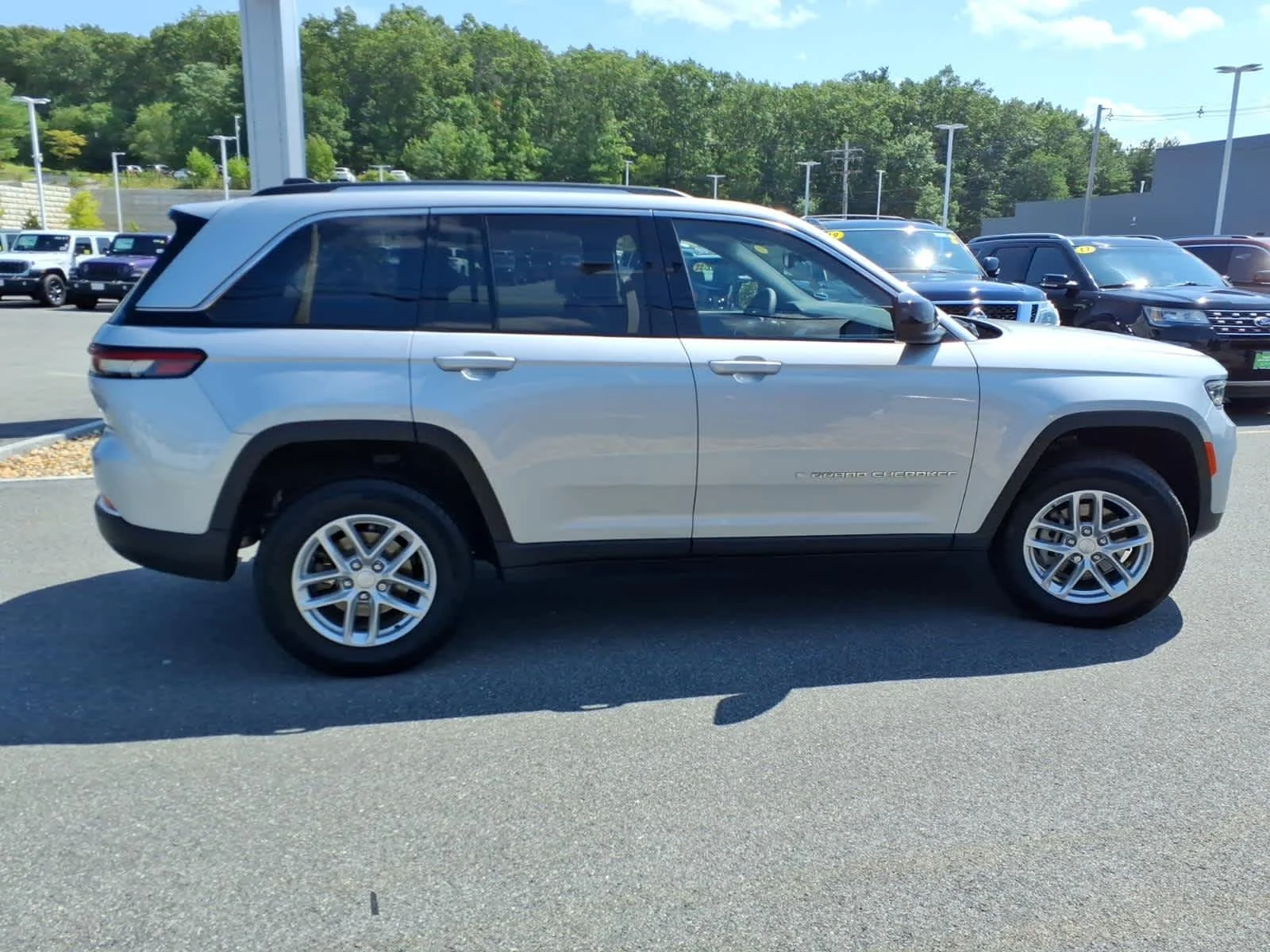 Certified Used 2023 Silver Zynith Jeep Laredo X image 6