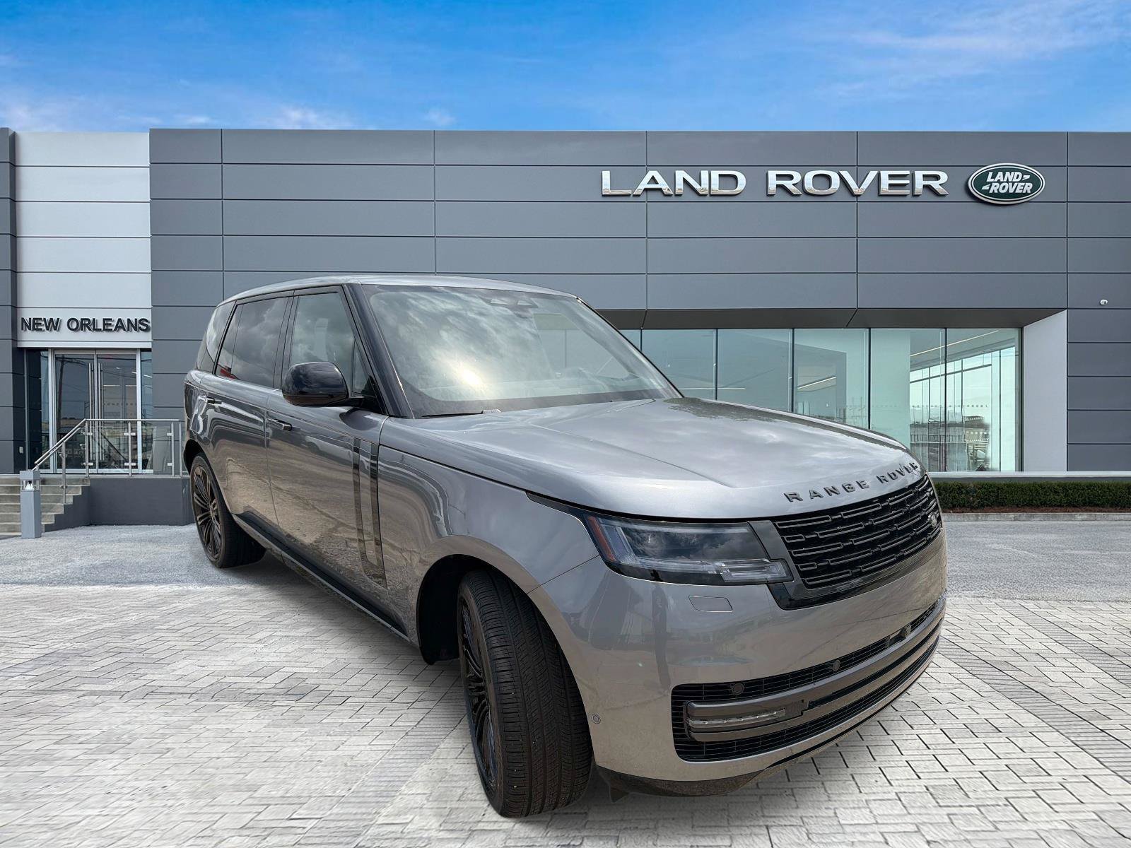 New 2026 Eiger Grey Land Rover SE image 5