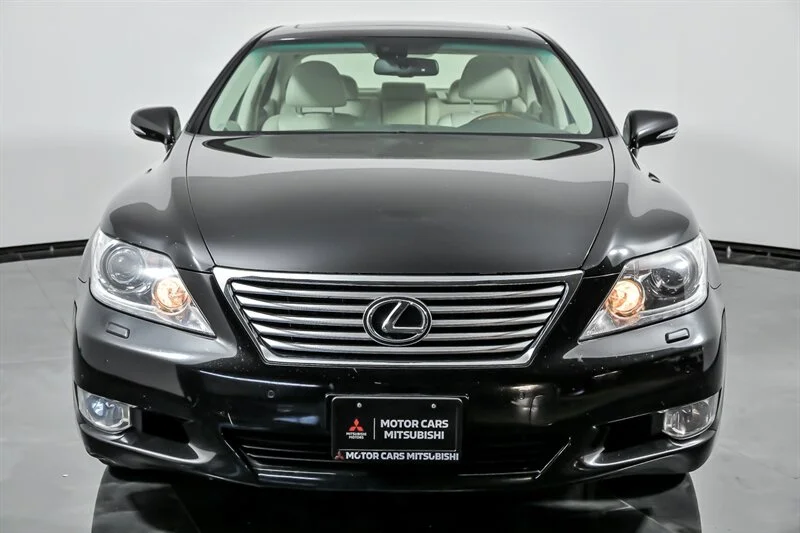 Used 2012 Obsidian Lexus  image 4
