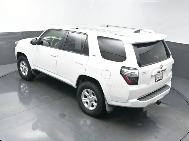 Used 2018 White Toyota SR5 image 44