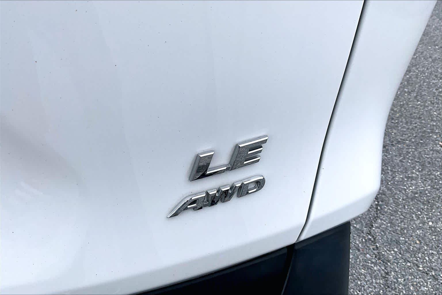 Used 2023 Ice Cap Toyota LE image 10