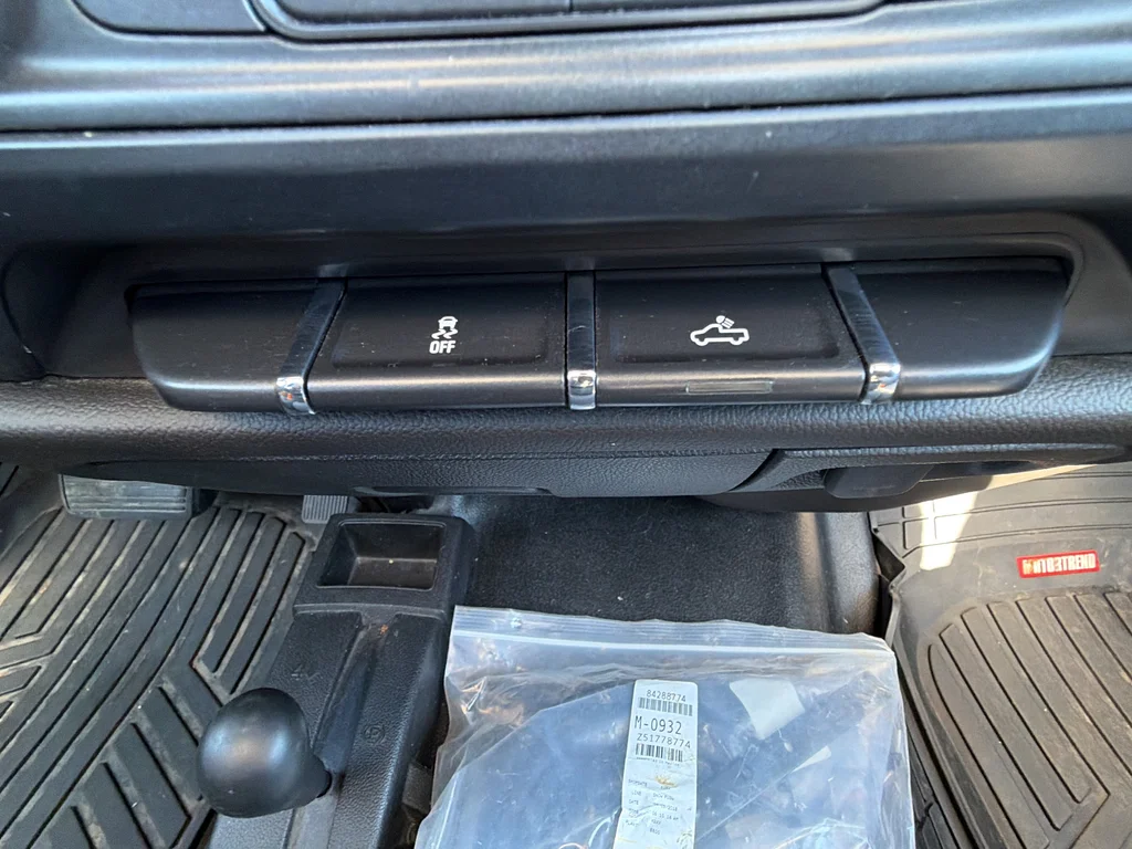 Used 2018 Red Chevrolet Work Truck image 33