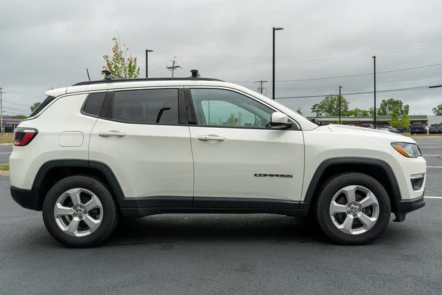 Used 2019 White Clearcoat Jeep Latitude image 5