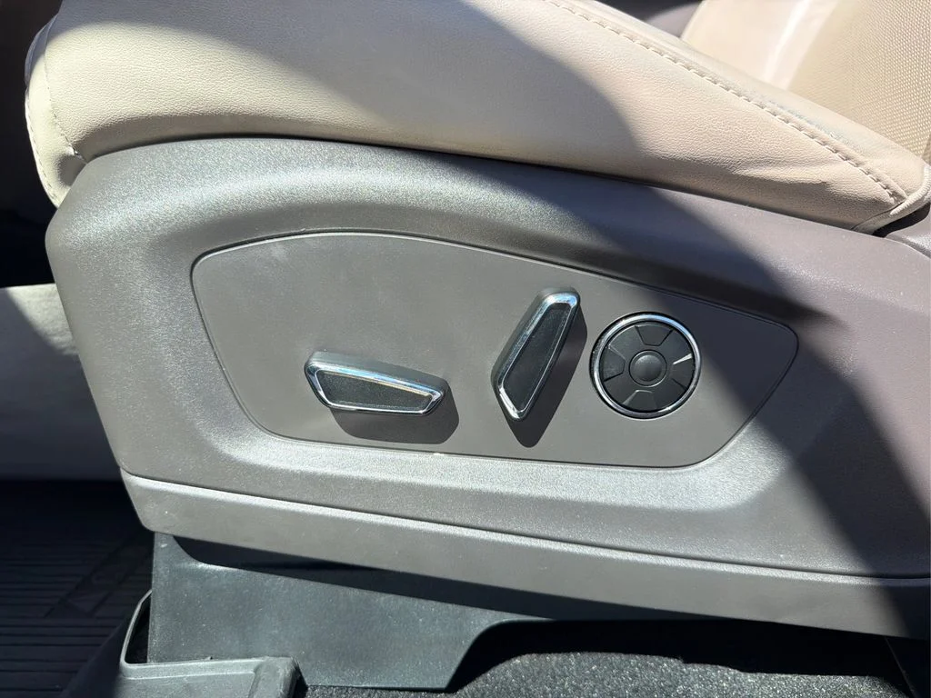 Used 2020 White Metallic Ford Platinum image 16