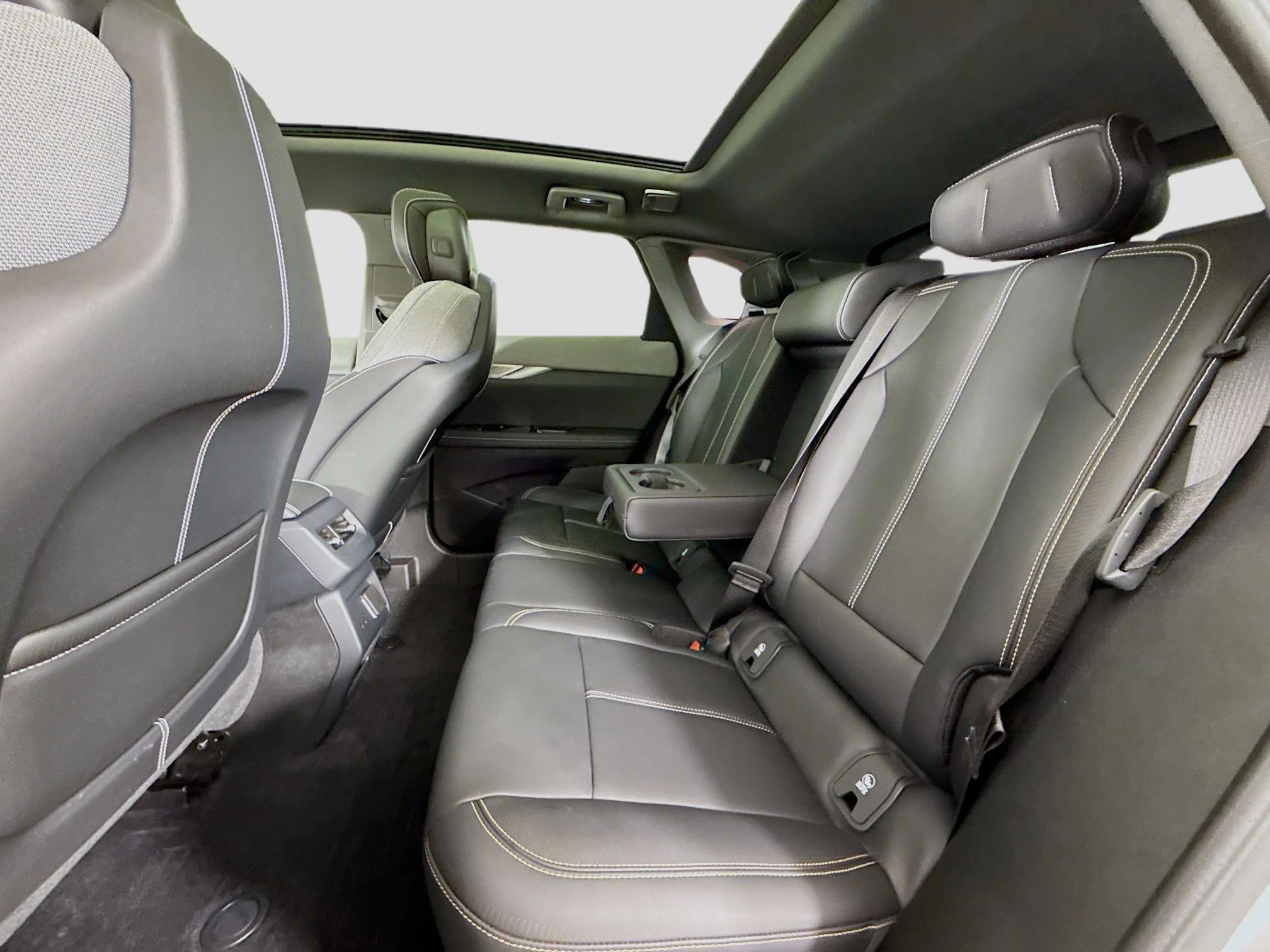 Used 2025 Crystal White Tricoat Cadillac Sport 1 image 28